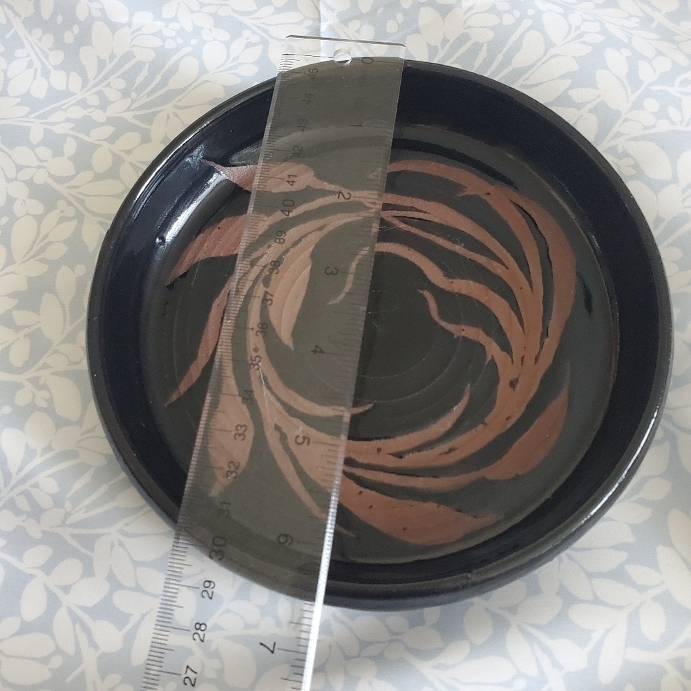 Pottery Leaves Pattern Red Clay black Glazed Dish 6 1/2" Diameter. - Picture 6 of 6